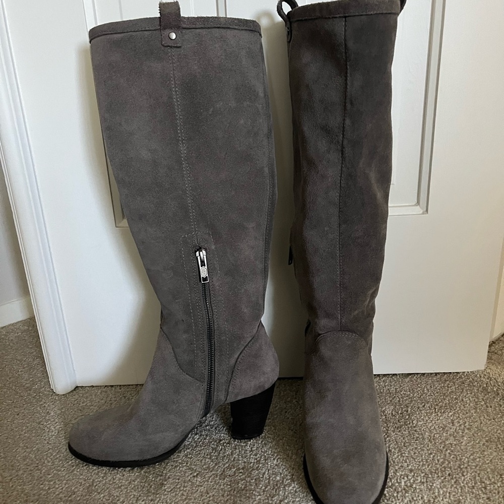 Ugg Grey Suede Boots